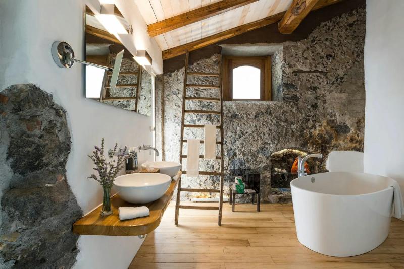 Monaci delle Terre Nere